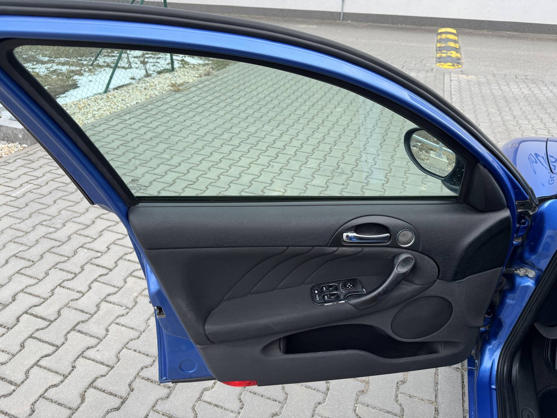 product-gallery-image